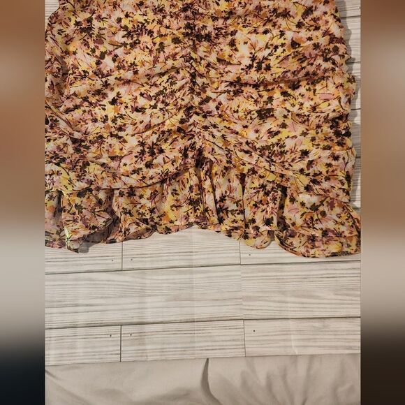 ASTR The Label Shirred Flutter Floral Yellow Chiffon Mini Dress Size Medium - Picture 10 of 13